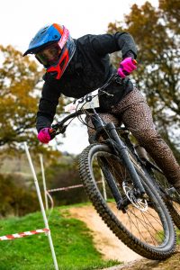 jeni races downhill mtb